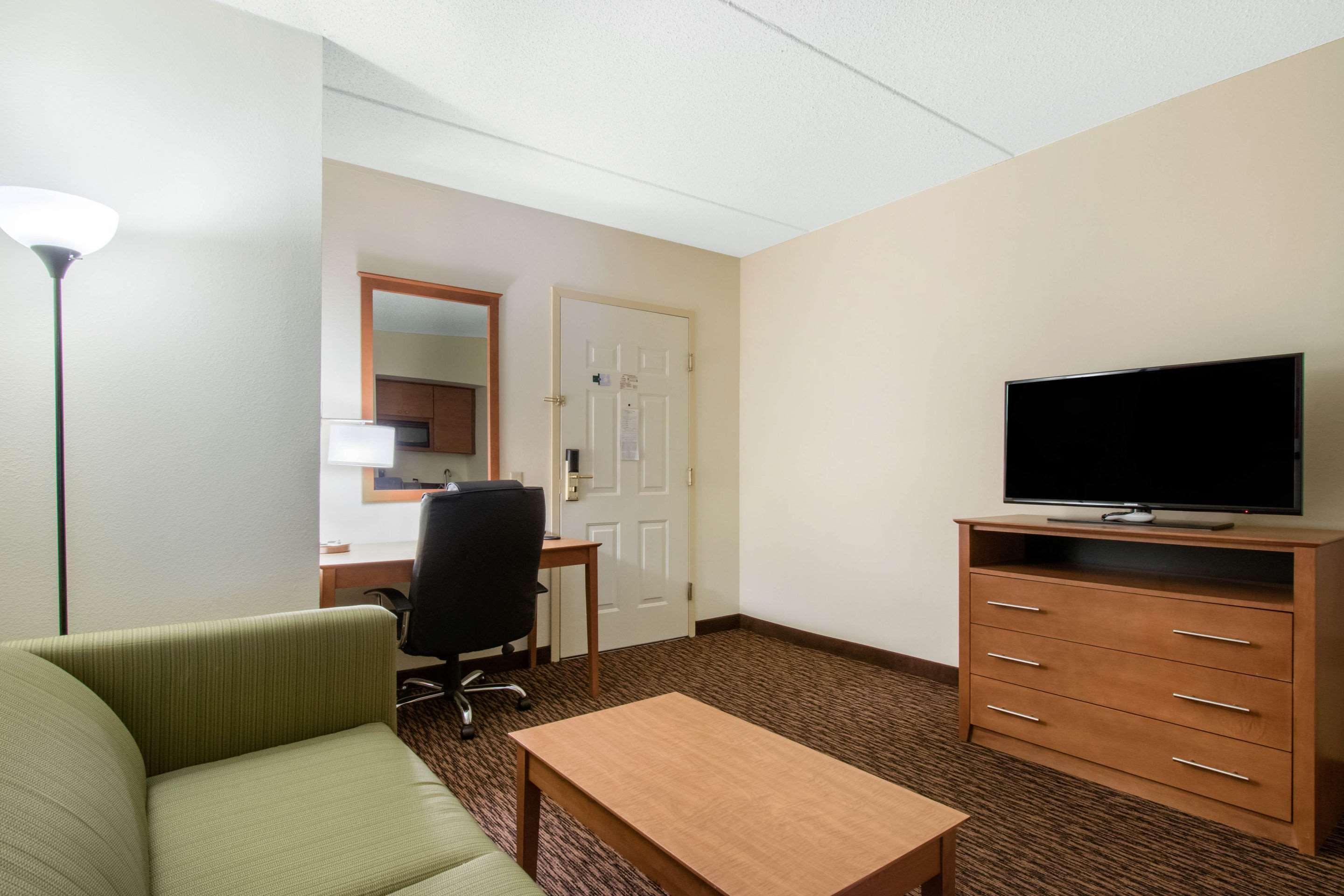 Clarion Hotel & Suites University-Shippensburg Zewnętrze zdjęcie