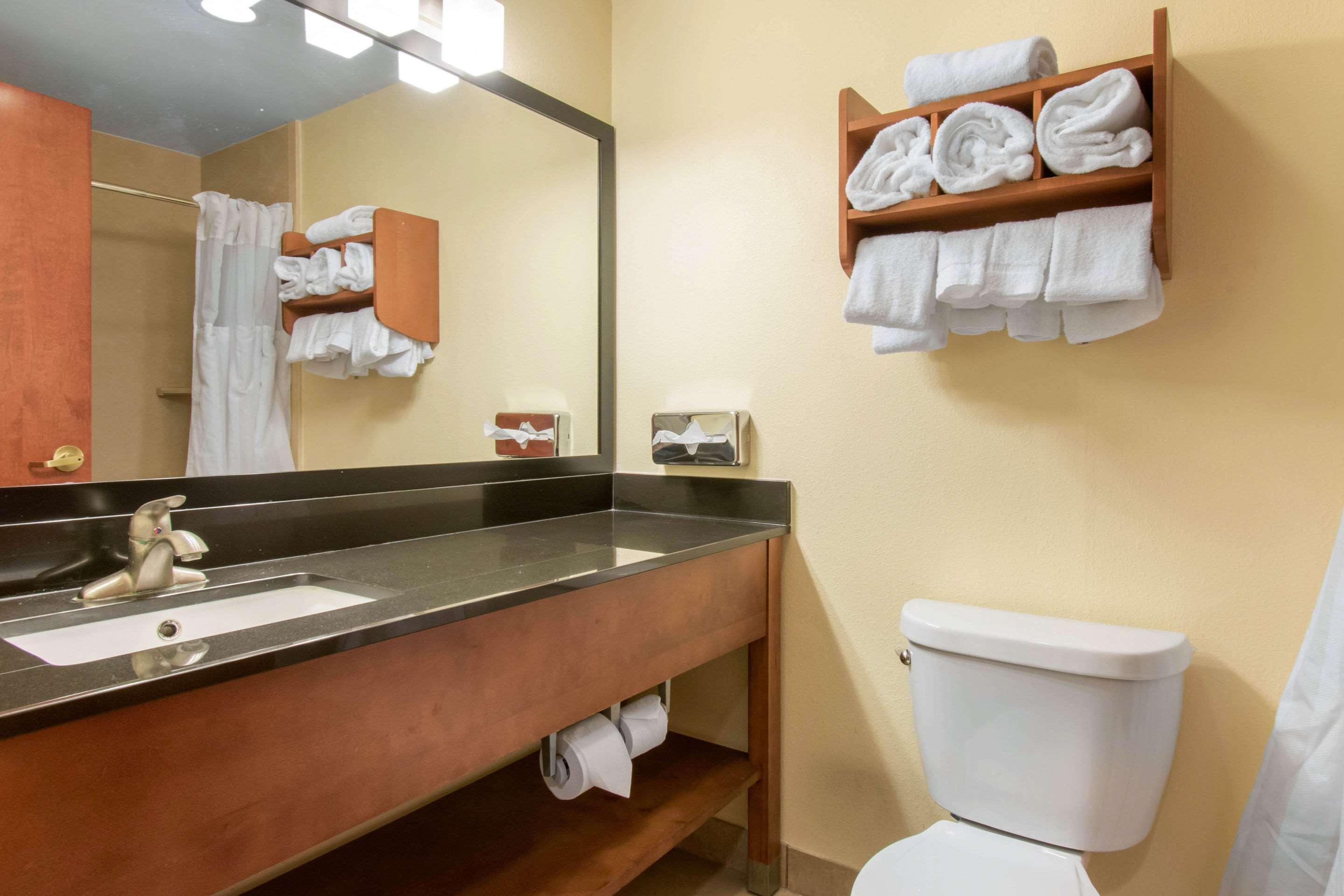 Clarion Hotel & Suites University-Shippensburg Zewnętrze zdjęcie