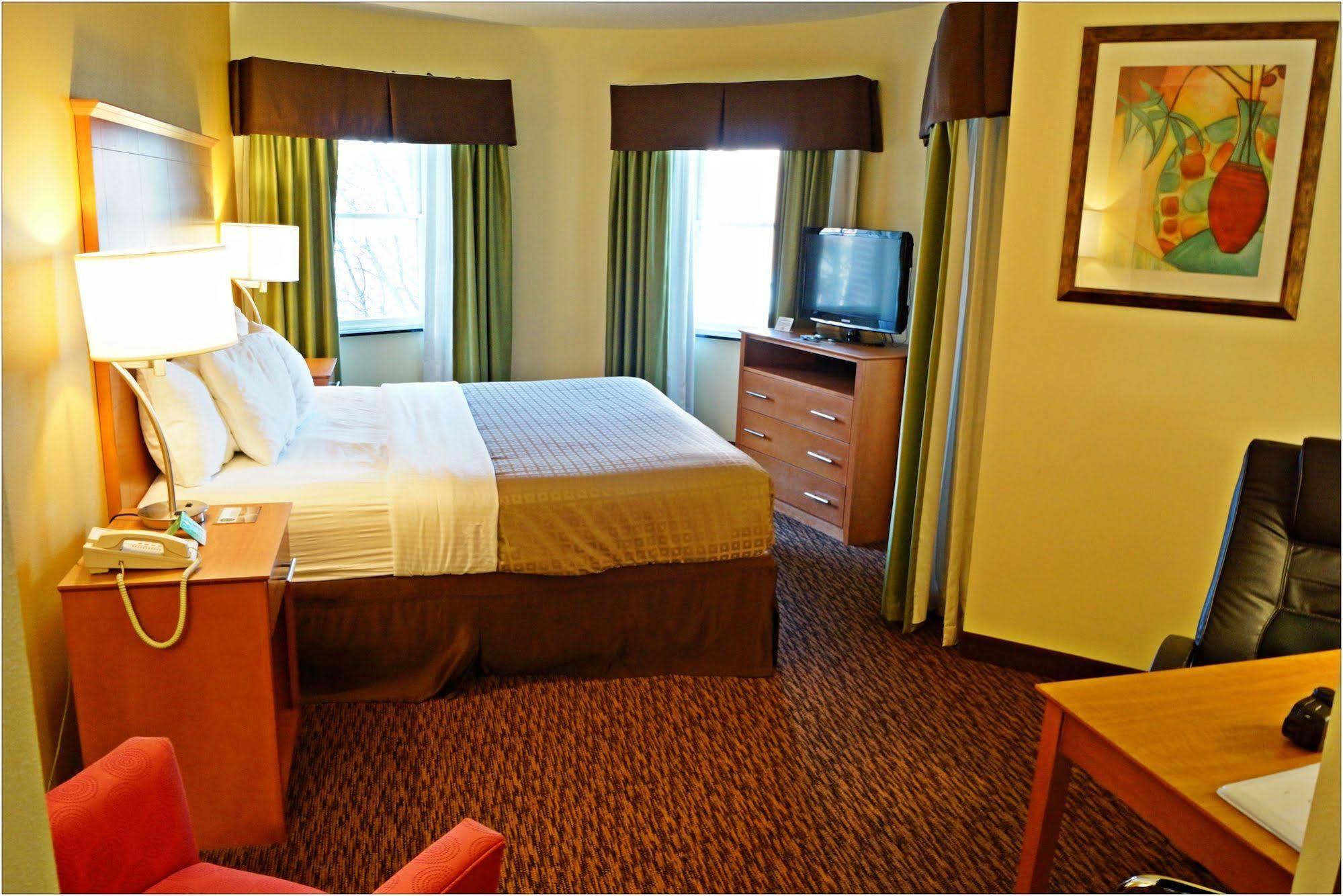 Clarion Hotel & Suites University-Shippensburg Zewnętrze zdjęcie